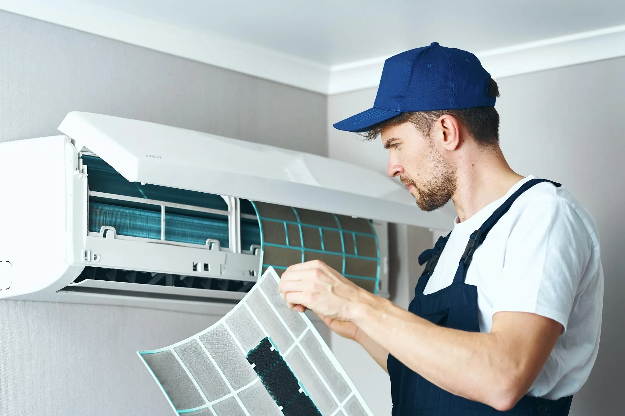 AC repair in Dubai - split air conditioner servicing